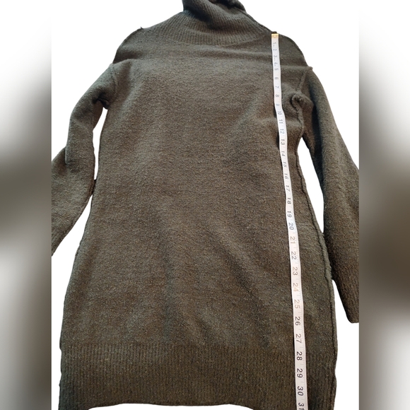 Cozy Fall Sweater! NWT Altar'd State Olive Green Oversized Turtleneck Sweater, S - Picture 9 of 9